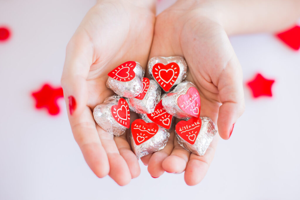 Corazoncitos con almendras x24