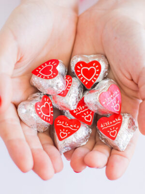 Corazoncitos con almendras x24