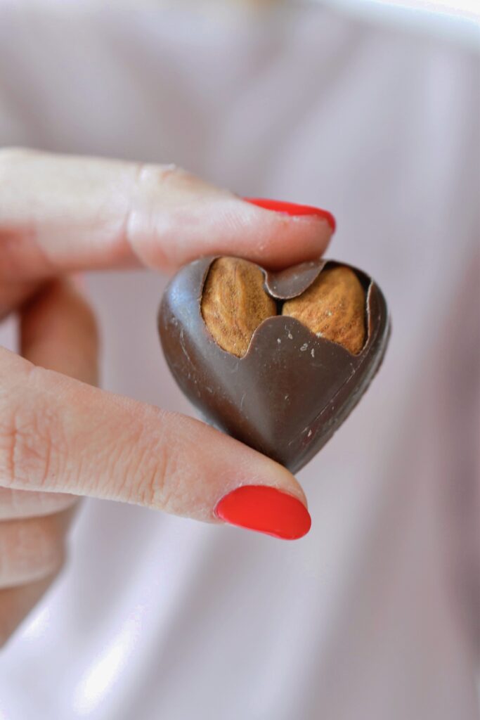Corazoncitos con almendras x24