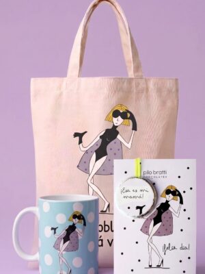 Combo Super-mamá: taza celeste con lunares, totebag y tarjetón con medallón, diseño Día de la Madre