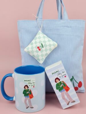 Combo Día de la Madre celeste: totebag con cerezas, taza y cajita 'Mami, feliz día, te quiero'